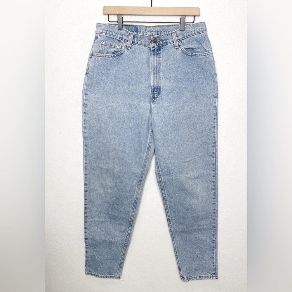 90's Vintage Levi's 521 Tapered Fit Tapered Leg Lightwash High Waisted Jeans 16
